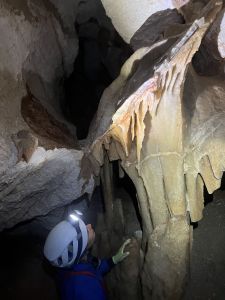 Espeleotema na galeria lateral.