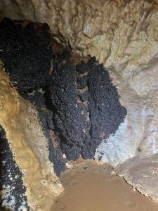 Depósito de grãos metálicos.